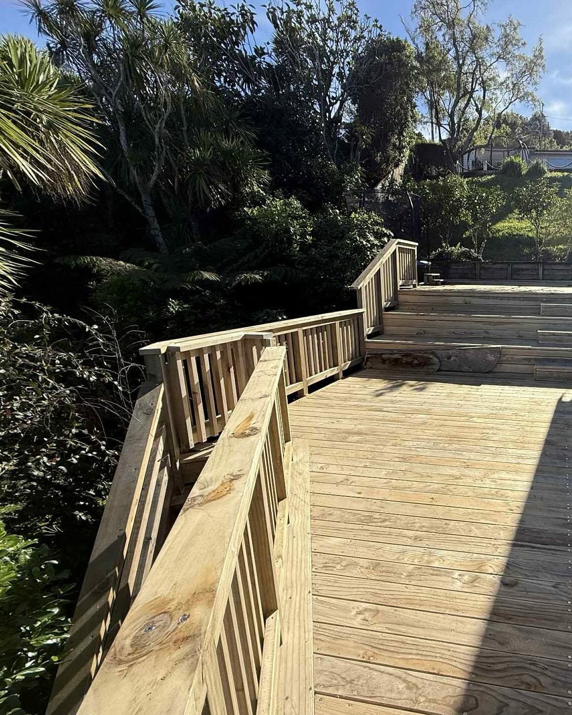 Wrap-around deck detail